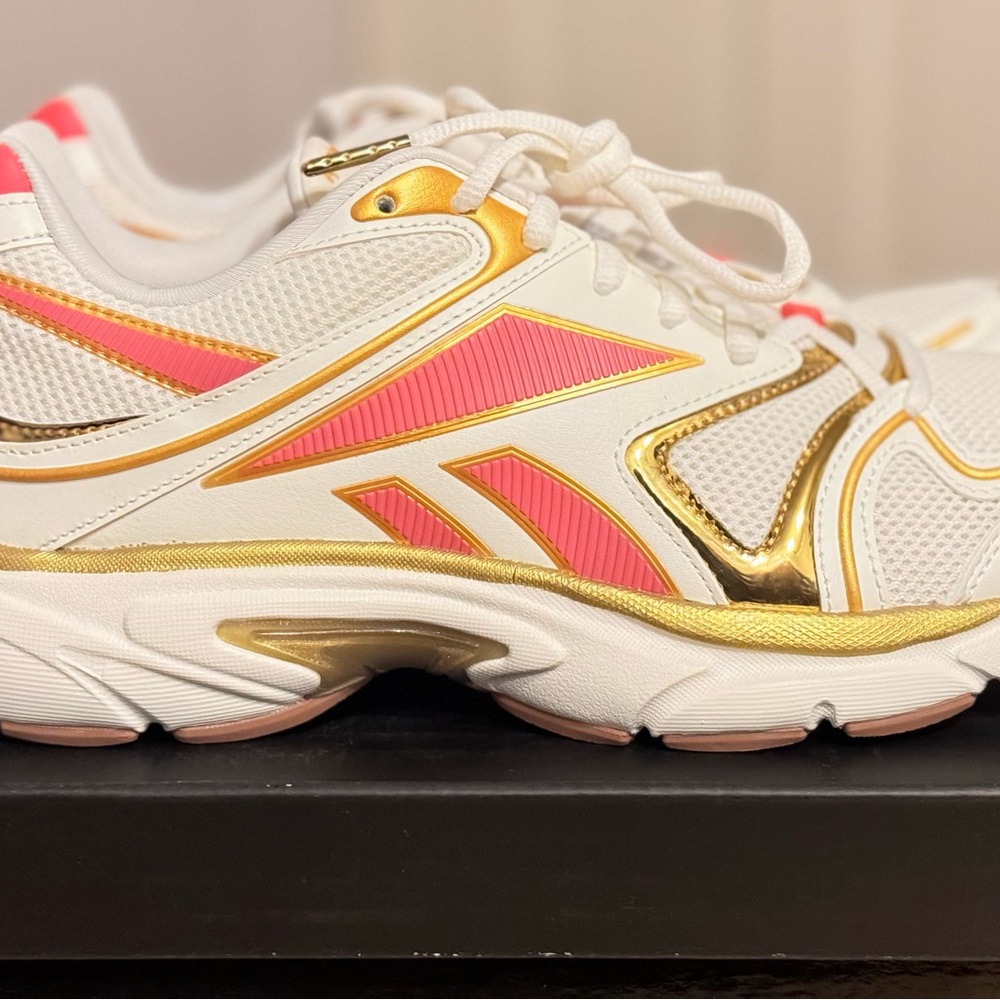 WOMEN'S REEBOK PREMIER ROAD PLUS VI RUNNING SHOES - Picture 4 of 16